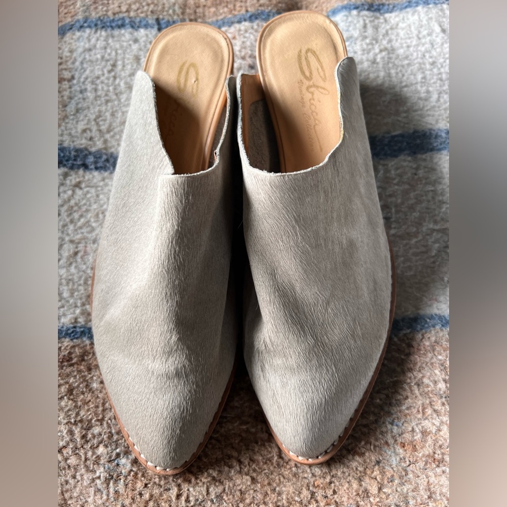 Lightly worn Sbicca Vintage Collection gray calf hair mules (Sz 9)